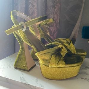 Circus NY green platform heels 8.